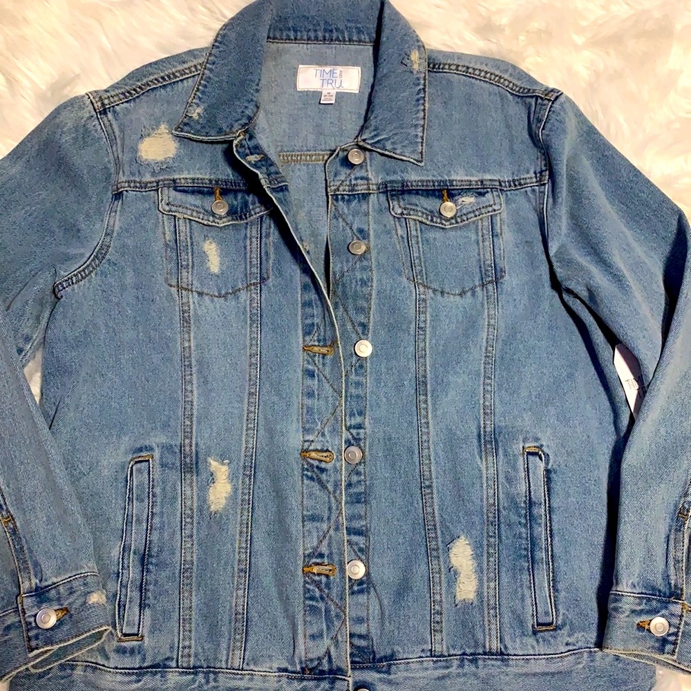 Denim Jean Jacket 💙 - Picture 4 of 9